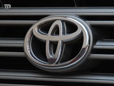 Суд лишил водительских прав экс-председателя суда, разъезжавшего на Toyota Highlander без колеса