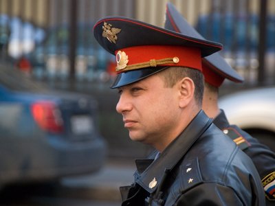 Милиция не позволила оппозиции возложить цветы к памятнику Александру II