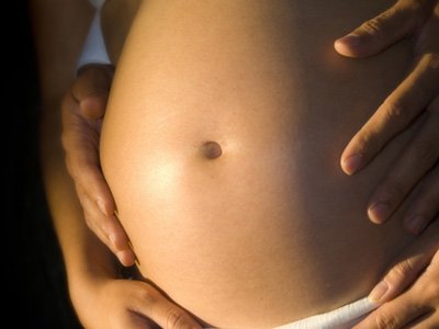 Американка судится с рестораном, из которого ее уволили из-за беременности