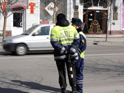 Бывший милиционер задержан за продажу &quot;документов прикрытия&quot; на автомобиль за 1,1 млн руб.