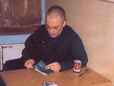 Бывший сокамерник Ходорковского, порезавший ему лицо, подал в суд на начальника колонии