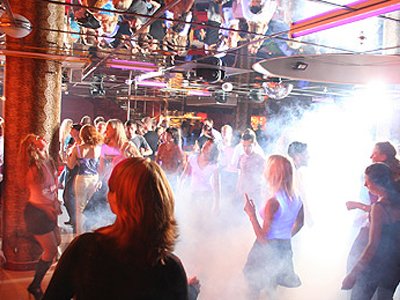 За сбор конопли суд запретил подростку посещать бары и дискотеки 