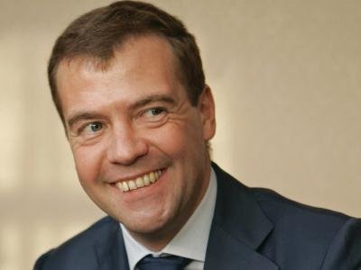 Медведев поручил поделить памятники до конца года