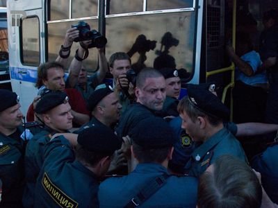 Прокуратура Москвы приостановила деятельность &quot;Левого фронта&quot;, собиравшего на сайте средства для арестованных
