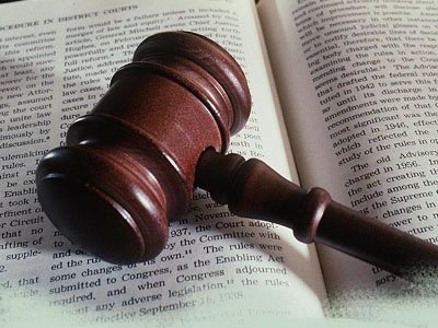 В штате Джорджия пять уголовных дел будут пересмотрены после того, как вскрылся роман судьи с госзащитником
