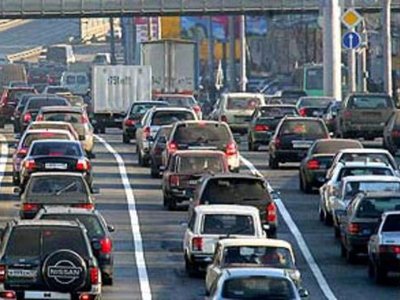 С Нового года увеличиваются штрафы для водителей, создающих пробки на дорогах