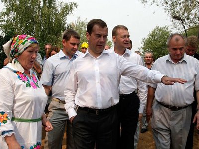 Медведев: &quot;Потушить пожар в Люксембурге, наверное, проще, чем в РФ&quot;