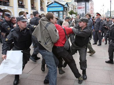 Сенаторы последовали совету Медведева смягчить закон о проведении митингов