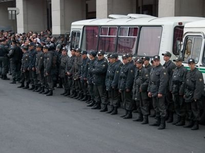 Триумфальная площадь Москвы оцеплена полицией в ожидании несанкционированной акции оппозиции