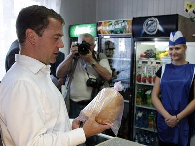 Медведев ужесточил требования к продуктам с ГМО