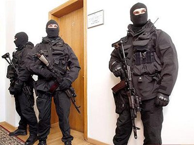 В трех структурах мэрии Ставрополя прошли обыски с участием ОМОНа
