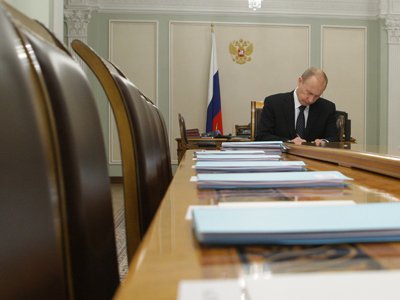 Путин назначил большую группу глав и судей крупных судов на 24.10.2012