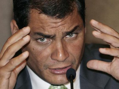 Президент Эквадора требует $410 млн от трех журналистов