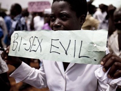 В Уганде за однополую любовь будут наказывать пожизненным заключением