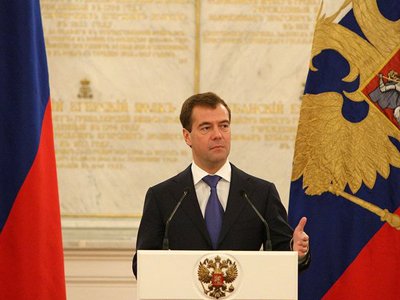 Медведев подписал &quot;смягченный&quot; закон о митингах