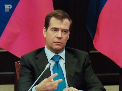 Медведев уволил двух руководителей следственных управлений СКР