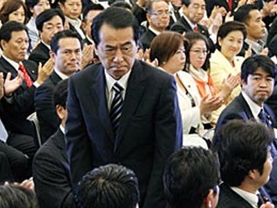 Премьер-министр Японии отправил правительство в отставку