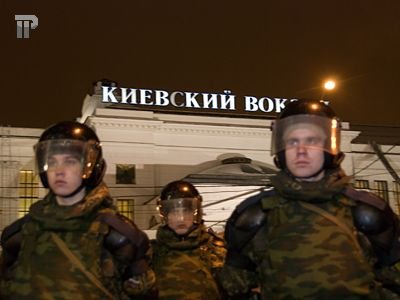В Москве арестовывают участников &quot;этнических&quot; беспорядков