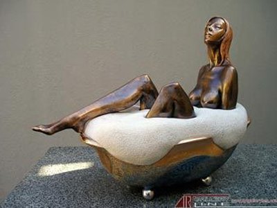 С выставки эротического искусства в Тбилиси украли скульптуру