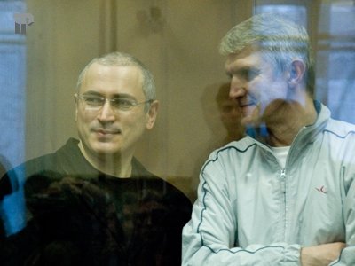 Ходорковского и Лебедева доставили в Мосгорсуд, где рассматривается жалоба на приговор по второму делу ЮКОСа