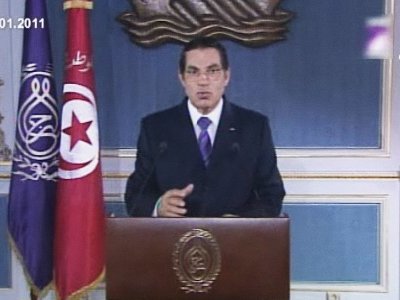 Тунис выдал международный ордер на арест свергнутого президента и его семьи