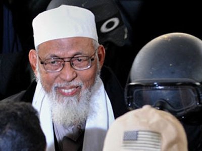 В Индонезии возобновляется суд над мусульманским проповедником 