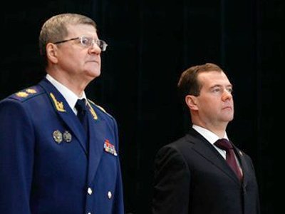 Медведев поручил подготовить предложения по борьбе с коррупцией в армии