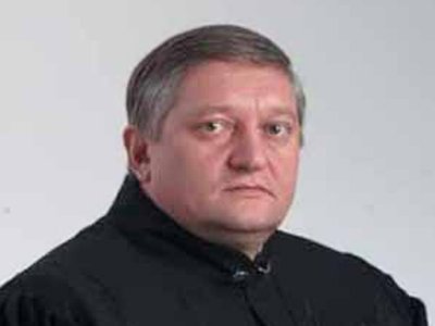 Принудительный привод и скорая помощь - в ВС РФ начались слушания по уголовному делу судьи Блинова