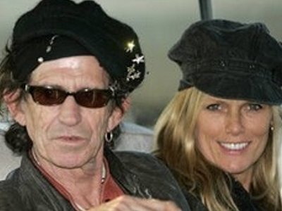 Дочь гитариста The Rolling Stones обвинили в хранении наркотиков