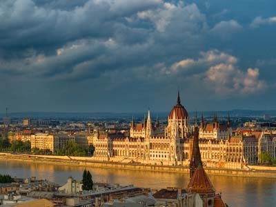 Венгерский суд запретил увольнять чиновников без объяснения причин