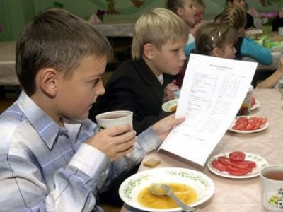 Глава Екатеринбурга поплатился за питание школьников