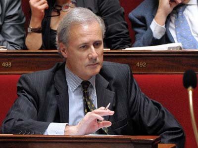 Госсекретарь Франции по вопросам госслужбы ушел в отставку после обвинений в домогательствах