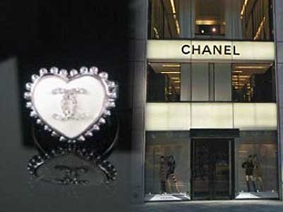 Американка судится с Chanel из-за застрявшего на пальце кольца