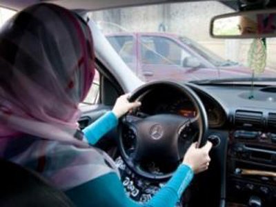 Полиция в Саудовской Аравии задерживает женщин за вождение автомобиля