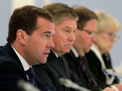 Медведев ищет решение проблемы нагрузки мировых судей