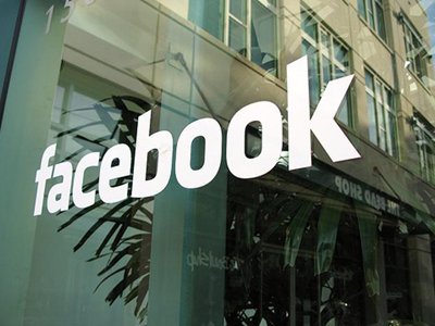 Facebook вступил в патентную войну с Yahoo