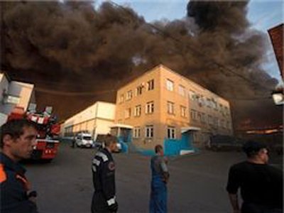 Пожар в здании рядом со столичным Микояновским мясокомбинатом мог возникнуть из-за поджога - источник