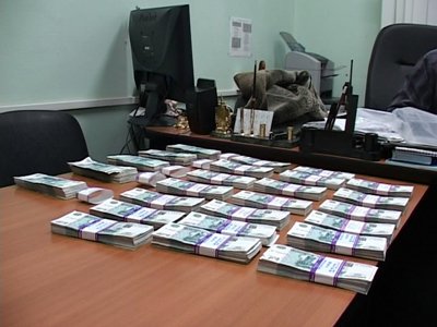 Следователь петербургского ГСУ МВД задержан при получении муляжа 60000 евро