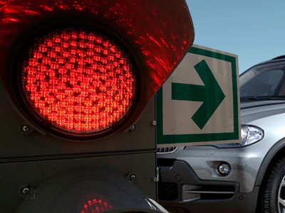 ГИБДД советует правительству не разрешать водителям правый поворот при красном сигнале светофора
