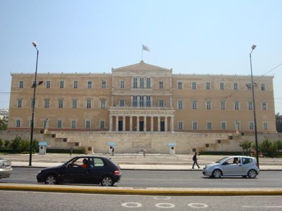 Парламент Греции одобрил непопулярные антикризисные меры
