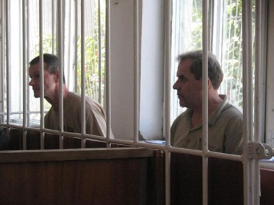 Прокурор попросил отпустить осужденных в Таджикистане пилотов в зале суда