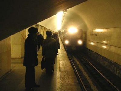 СКП выясняет обстоятельства выпадения машиниста московского метро из вагона 