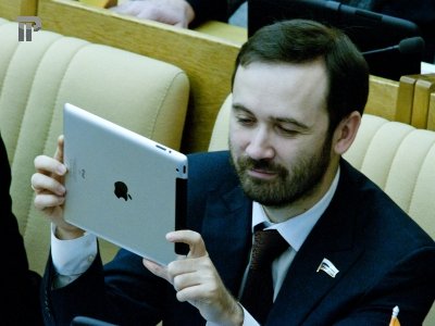 Депутат Госдумы Илья Пономарев сомневается в законности действий спецслужб, прослушивавших его сим-карту