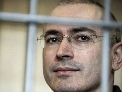 Омбудсмен Лукин заявил, что Ходорковский &quot;очень достойно вел себя в заключении&quot; и заслужил немедленное УДО