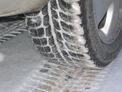 Госдуме предлагают штрафовать водителей за &quot;неправильные&quot; зимние шины