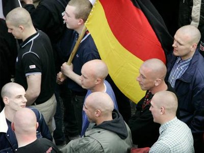 Германия: неонацистов выгонят из судов