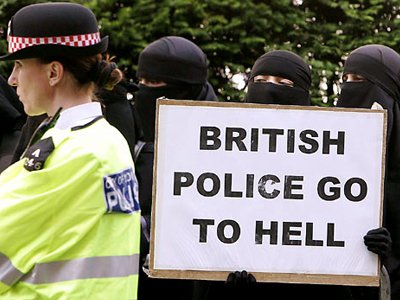 Превентивные аресты и разгон лагеря: британские оппозиционеры довели полицию до суда