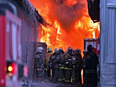 Возбуждено уголовное дело по факту пожара на московском рынке, унесшего жизни 12 человек
