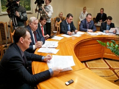 Депутаты ЗакСобрания обсудили поправки в Закон края 