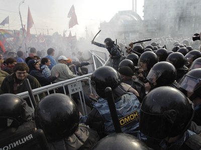 Митинг оппозиции на Болотной площади начался минутой молчания